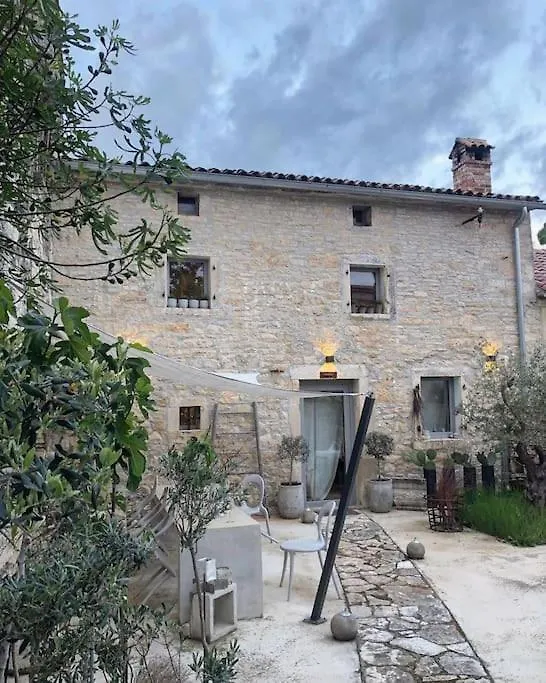 Casa vacanze Petit 19th century casa, Casa Maggiolina, Istria Villa Juršići