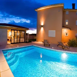 https://villa-mihaela-fazana.pula-hotels.org