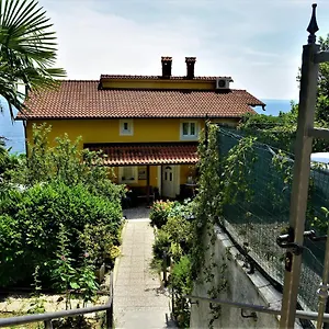 https://apartments-and-rooms-vila-irma.primorje-gorskikotar.com